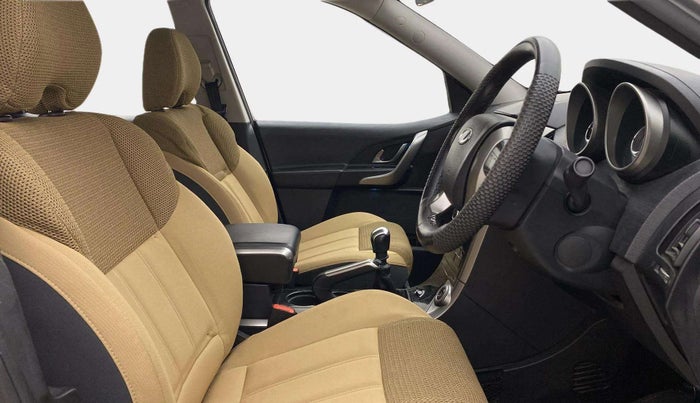 2020 Mahindra XUV500 W7, Diesel, Manual, 64,368 km, Right Side Front Door Cabin