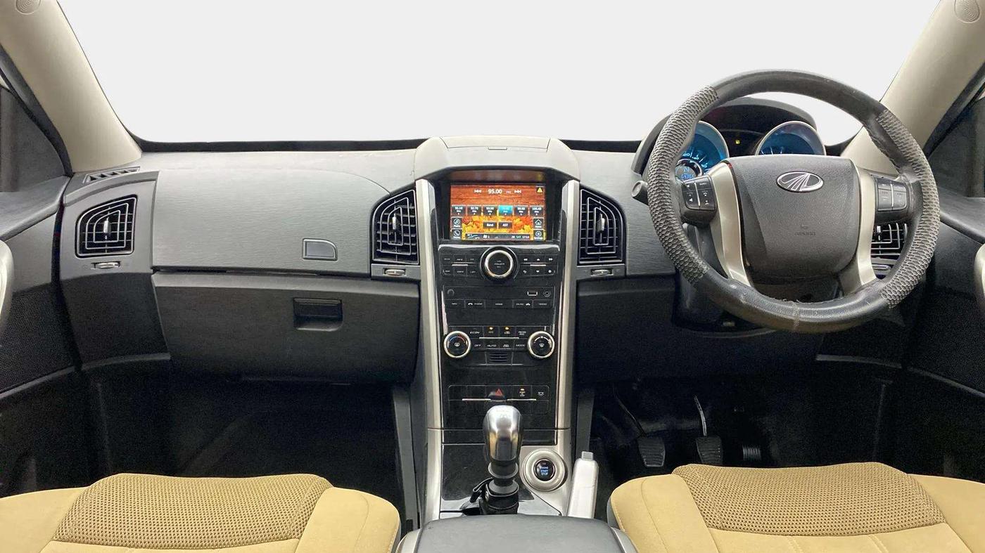 2020 Mahindra XUV500 W7, Diesel, Manual, 64,368 km, Dashboard