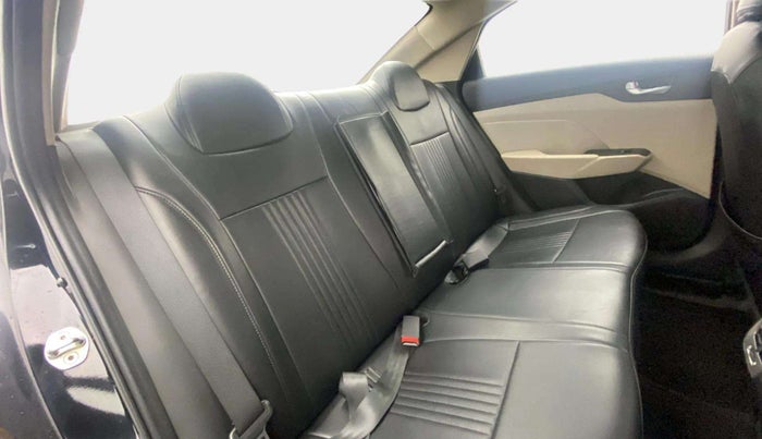 2018 Hyundai Verna 1.6 VTVT SX, Petrol, Manual, 79,629 km, Right Side Rear Door Cabin