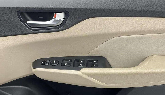 2018 Hyundai Verna 1.6 VTVT SX, Petrol, Manual, 79,629 km, Driver Side Door Panels Control