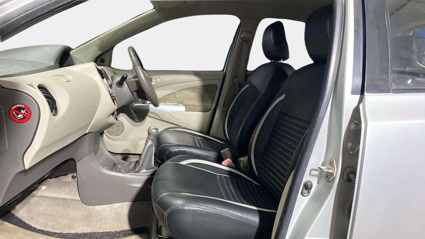 2014 Toyota Etios Liva G, Petrol, Manual, 44,152 km, Right Side Front Door Cabin