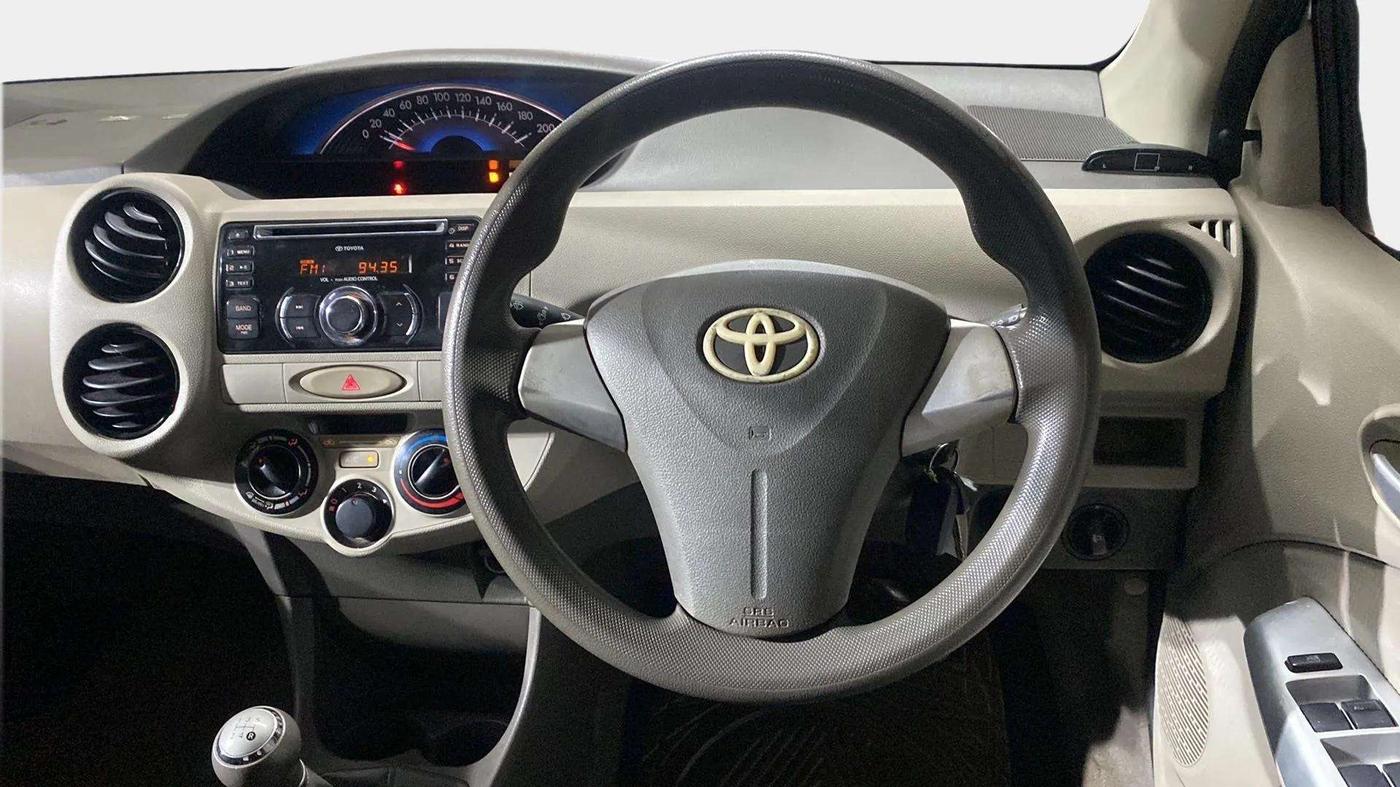 2014 Toyota Etios Liva G, Petrol, Manual, 44,152 km, Steering Wheel Close Up