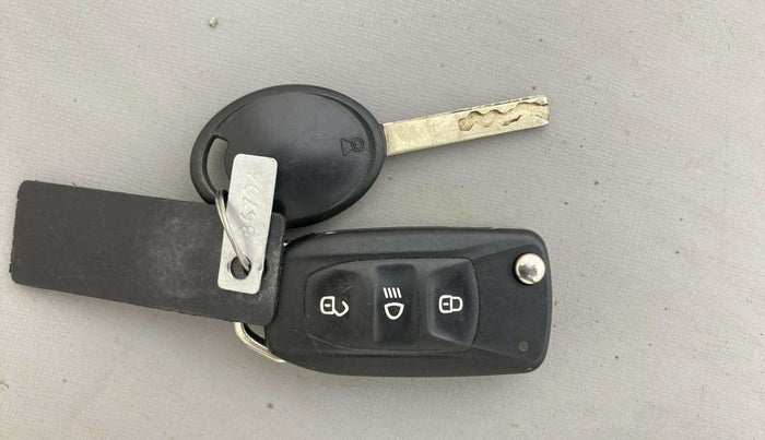 2023 Tata NEXON PURE 1.2 PETROL, Petrol, Manual, 49,434 km, Key Close Up