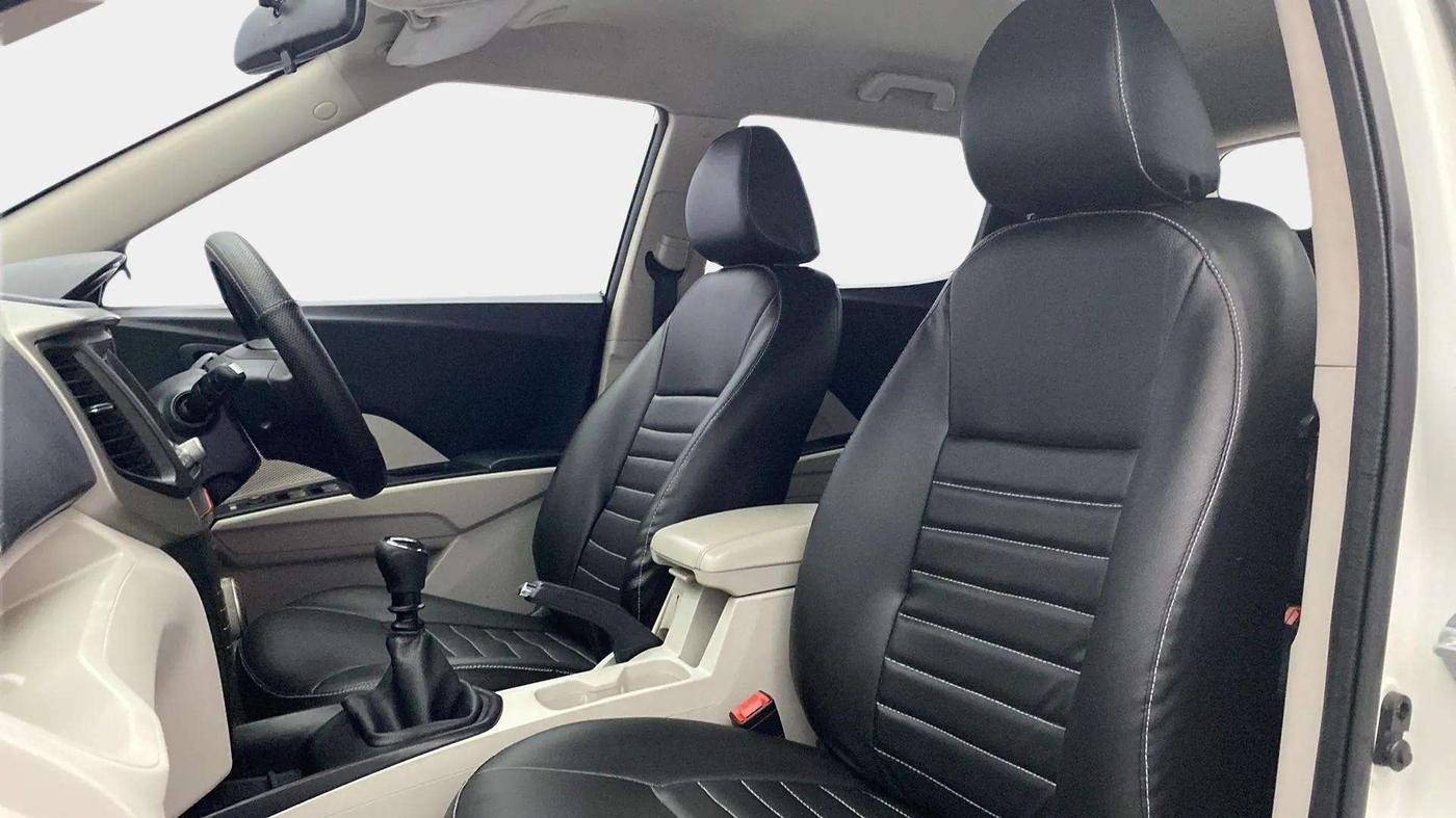 2019 Mahindra XUV300 W6 1.2 PETROL, Petrol, Manual, 48,619 km, Right Side Front Door Cabin