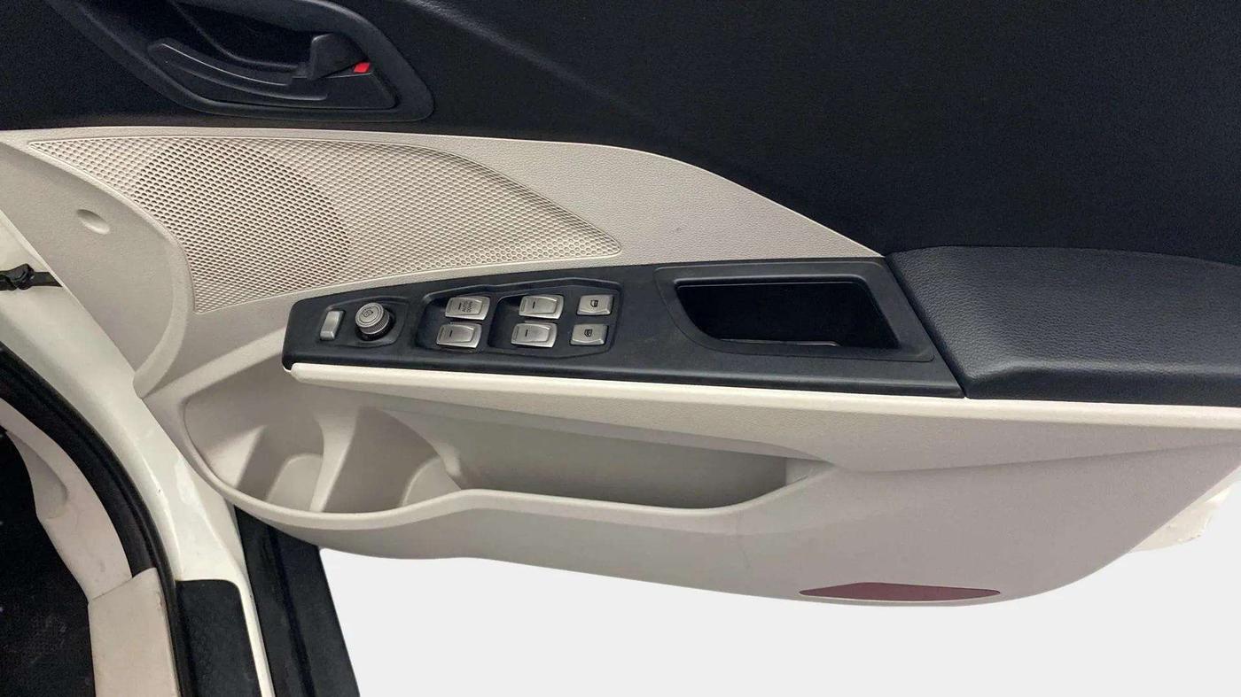 2019 Mahindra XUV300 W6 1.2 PETROL, Petrol, Manual, 48,619 km, Driver Side Door Panels Control