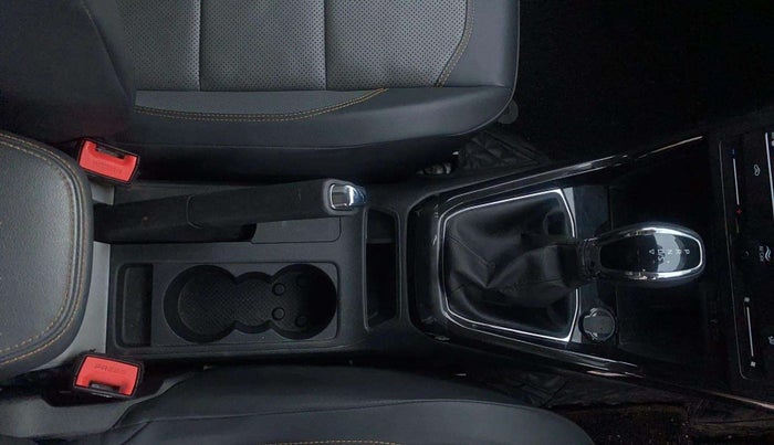 2022 Skoda KUSHAQ STYLE 1.0L TSI AT (6 AIRBAGS), Petrol, Automatic, 30,413 km, Gear Lever