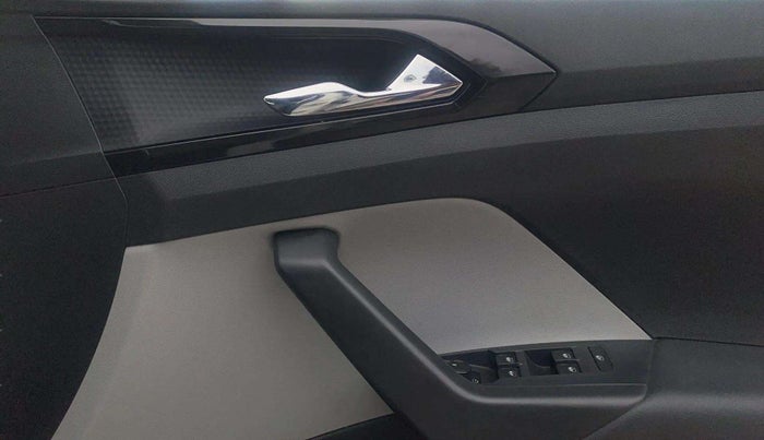 2022 Skoda KUSHAQ STYLE 1.0L TSI AT (6 AIRBAGS), Petrol, Automatic, 30,413 km, Driver Side Door Panels Control