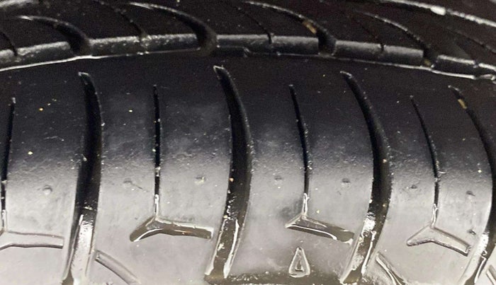 2018 Toyota Etios Liva VX DUAL TONE, Petrol, Manual, 72,449 km, Right Rear Tyre Tread