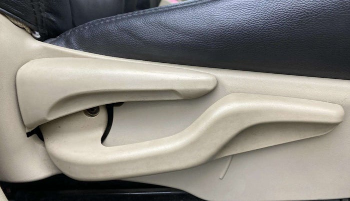 2018 Toyota Etios Liva VX DUAL TONE, Petrol, Manual, 72,449 km, Driver Side Adjustment Panel