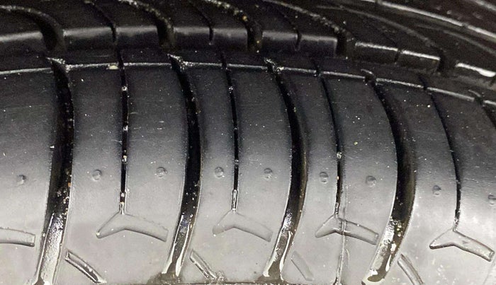 2018 Toyota Etios Liva VX DUAL TONE, Petrol, Manual, 72,449 km, Left Front Tyre Tread