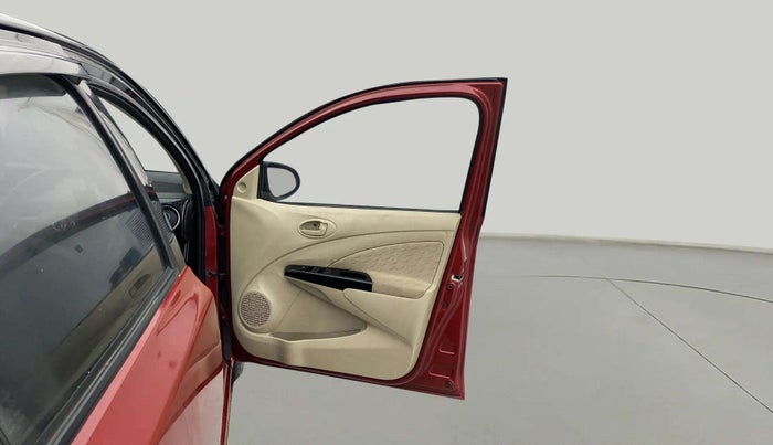 2018 Toyota Etios Liva VX DUAL TONE, Petrol, Manual, 72,449 km, RHS Front Door
