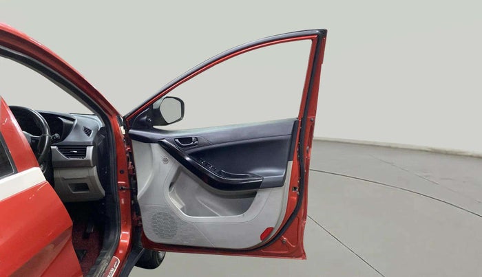 2019 Tata NEXON XMA DIESEL, Diesel, Automatic, 88,114 km, RHS Front Door