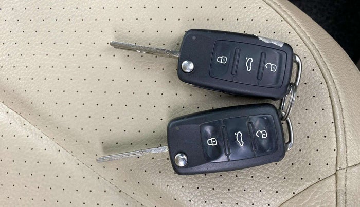 2018 Volkswagen Vento HIGHLINE PLUS 1.2 AT 16 ALLOY, Petrol, Automatic, 91,229 km, Key Close Up