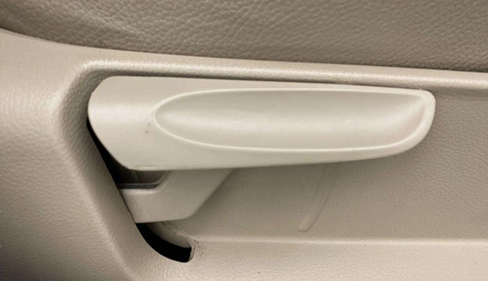 2018 Volkswagen Vento HIGHLINE PLUS 1.2 AT 16 ALLOY, Petrol, Automatic, 91,229 km, Driver Side Adjustment Panel