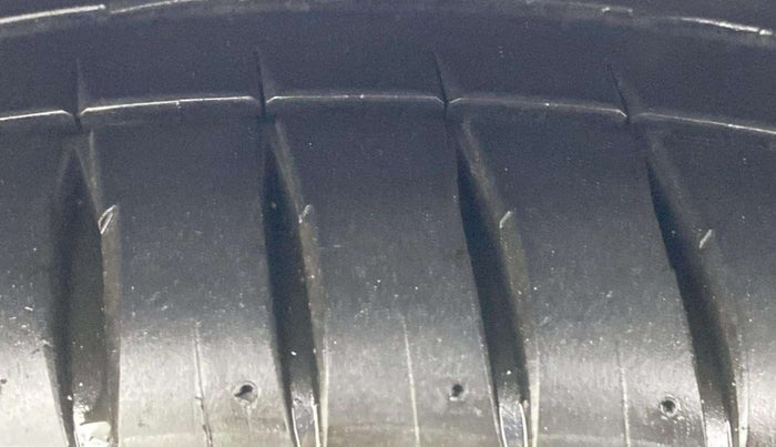 2018 Volkswagen Vento HIGHLINE PLUS 1.2 AT 16 ALLOY, Petrol, Automatic, 91,229 km, Left Front Tyre Tread