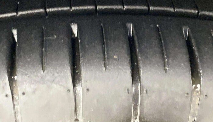 2017 Maruti Baleno ZETA CVT PETROL 1.2, Petrol, Automatic, 30,195 km, Right Front Tyre Tread
