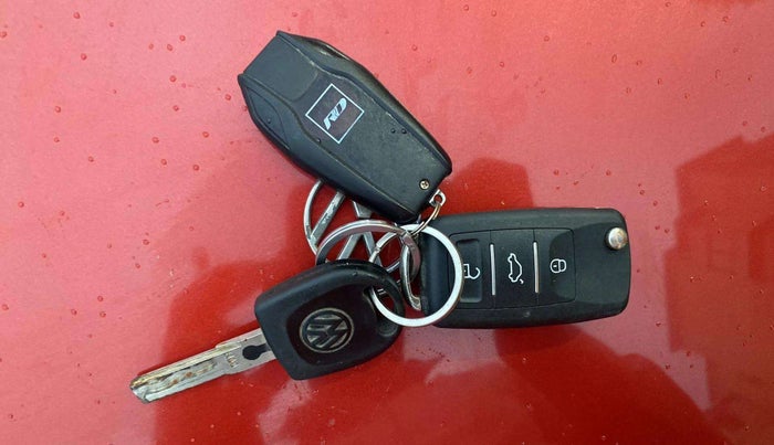 2020 Volkswagen Polo TRENDLINE 1.0L, Petrol, Manual, 41,483 km, Key Close Up