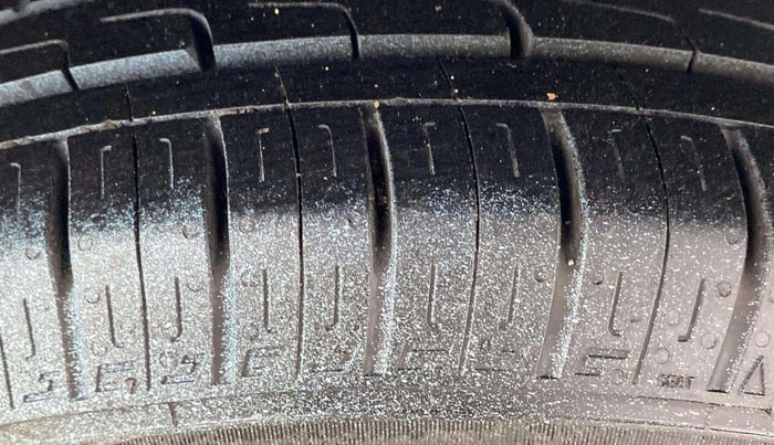 2014 Honda Amaze 1.2L I-VTEC EX, Petrol, Manual, 1,02,991 km, Right Rear Tyre Tread
