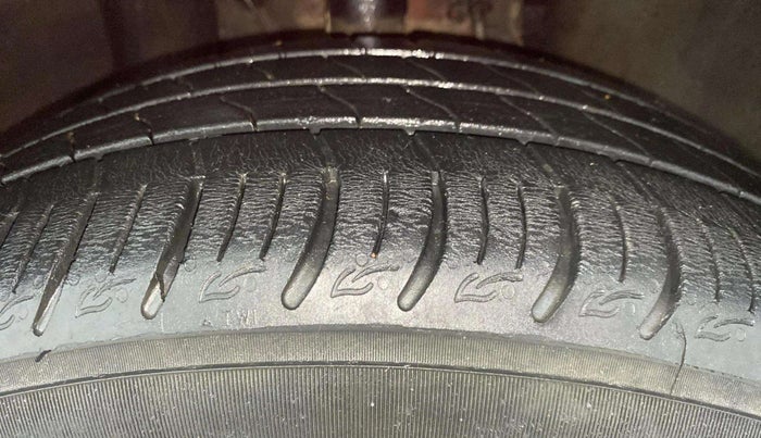 2020 Tata ALTROZ XZ PETROL, Petrol, Manual, 35,037 km, Right Front Tyre Tread