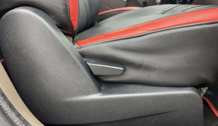 2019 Renault Duster RXS CVT, Petrol, Automatic, 44,798 km, Driver Side Adjustment Panel