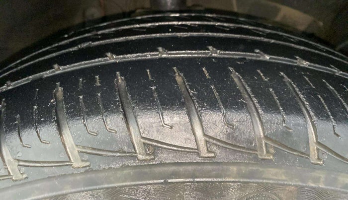 2019 Renault Duster RXS CVT, Petrol, Automatic, 44,798 km, Right Front Tyre Tread