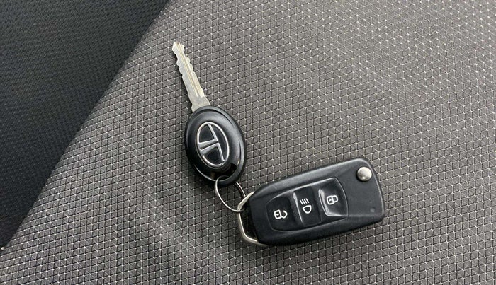 2018 Tata Tiago XT PETROL, Petrol, Manual, 35,609 km, Key Close Up