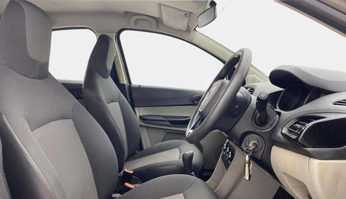 2018 Tata Tiago XT PETROL, Petrol, Manual, 35,609 km, Right Side Front Door Cabin