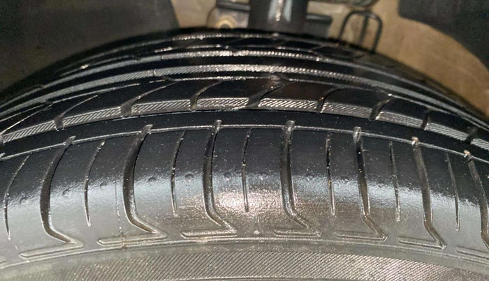 2021 Volkswagen Polo HIGHLINE PLUS 1.0, Petrol, Manual, 46,367 km, Left Front Tyre Tread