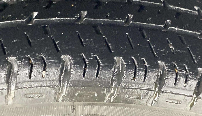 2015 Maruti Alto K10 VXI AMT, Petrol, Automatic, 52,605 km, Left Rear Tyre Tread