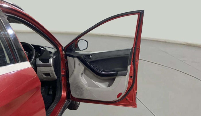 2018 Tata NEXON XT PETROL, Petrol, Manual, 33,424 km, RHS Front Door
