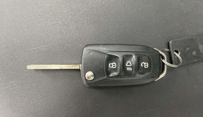 2018 Tata NEXON XT PETROL, Petrol, Manual, 33,424 km, Key Close Up