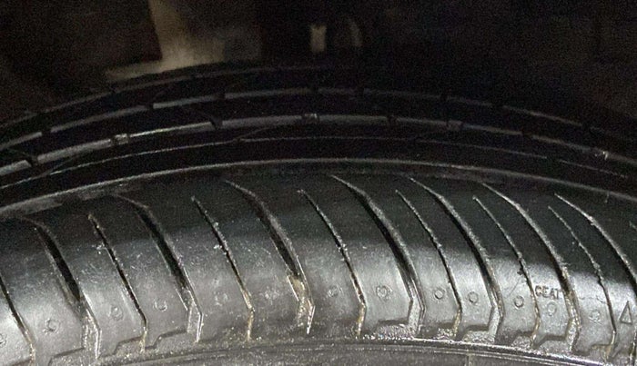2018 Tata NEXON XT PETROL, Petrol, Manual, 33,424 km, Right Front Tyre Tread