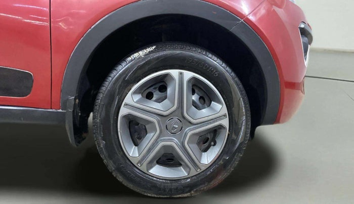 2018 Tata NEXON XT PETROL, Petrol, Manual, 33,424 km, Right Front Wheel