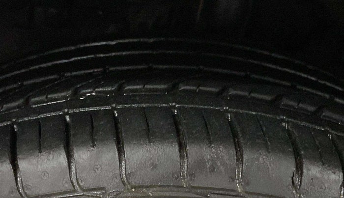 2018 Tata NEXON XT PETROL, Petrol, Manual, 33,424 km, Left Front Tyre Tread