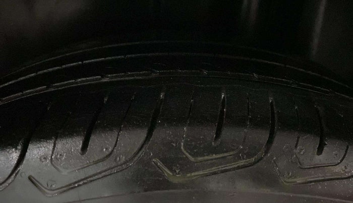 2019 Maruti Ciaz ALPHA  AT 1.5 SHVS PETROL, Petrol, Automatic, 65,834 km, Left Rear Tyre Tread