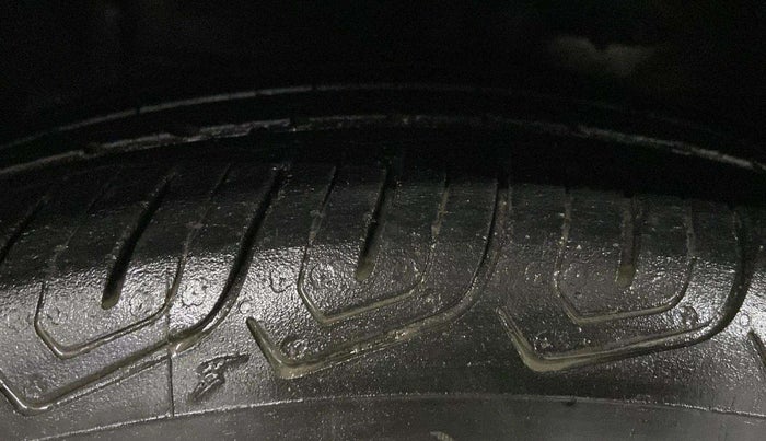 2019 Maruti Ciaz ALPHA  AT 1.5 SHVS PETROL, Petrol, Automatic, 65,834 km, Left Front Tyre Tread