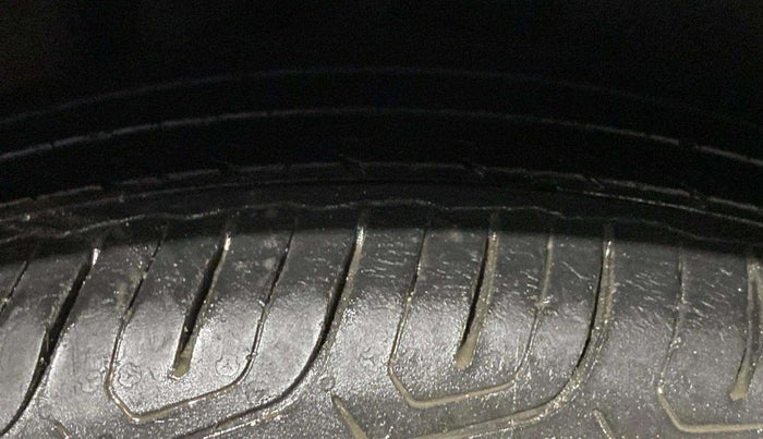 2019 Maruti Ciaz ALPHA  AT 1.5 SHVS PETROL, Petrol, Automatic, 65,834 km, Right Rear Tyre Tread