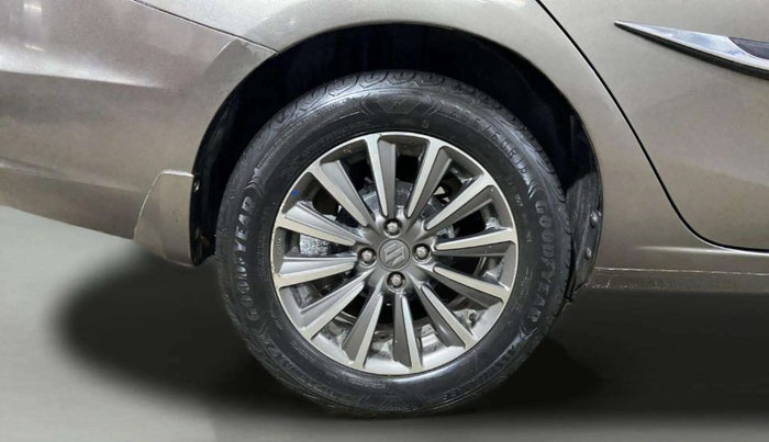 2019 Maruti Ciaz ALPHA  AT 1.5 SHVS PETROL, Petrol, Automatic, 65,834 km, Right Rear Wheel