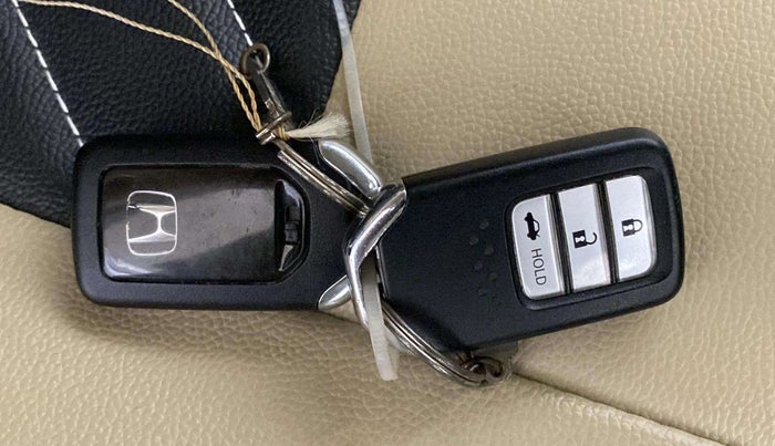 2021 Honda Amaze 1.2L I-VTEC VX CVT, Petrol, Automatic, 34,447 km, Key Close Up