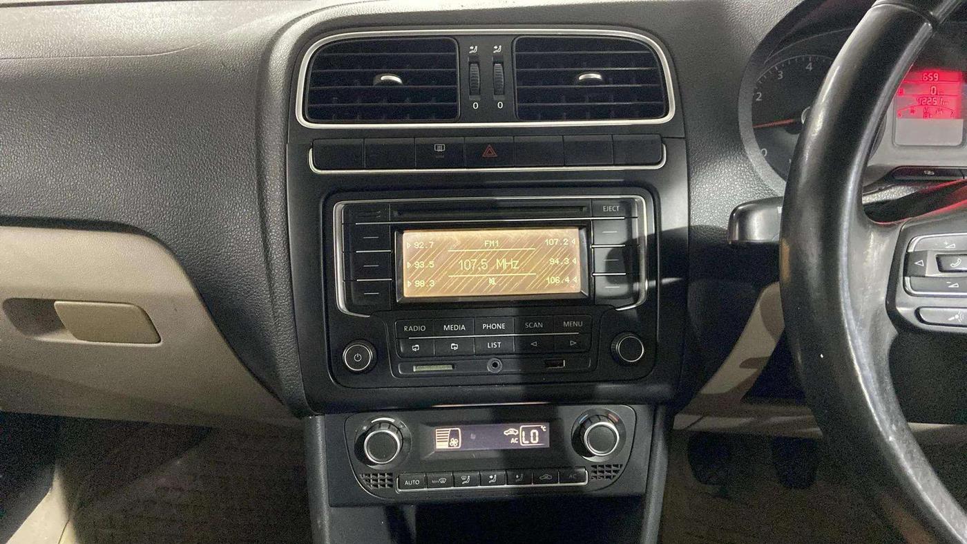 2013 Volkswagen Polo HIGHLINE1.2L, Petrol, Manual, 42,163 km, Air Conditioner