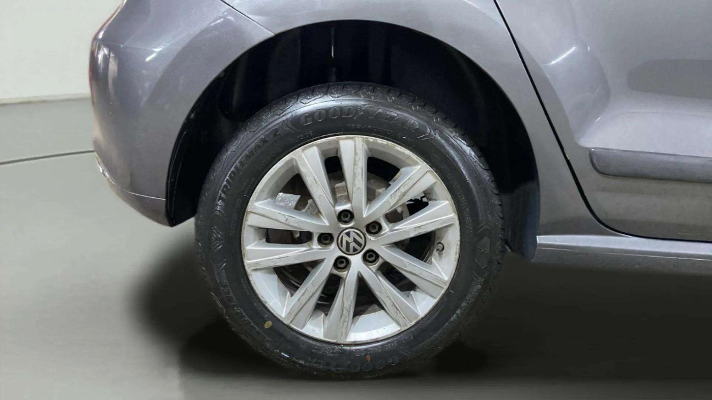 2013 Volkswagen Polo HIGHLINE1.2L, Petrol, Manual, 42,163 km, Right Rear Wheel
