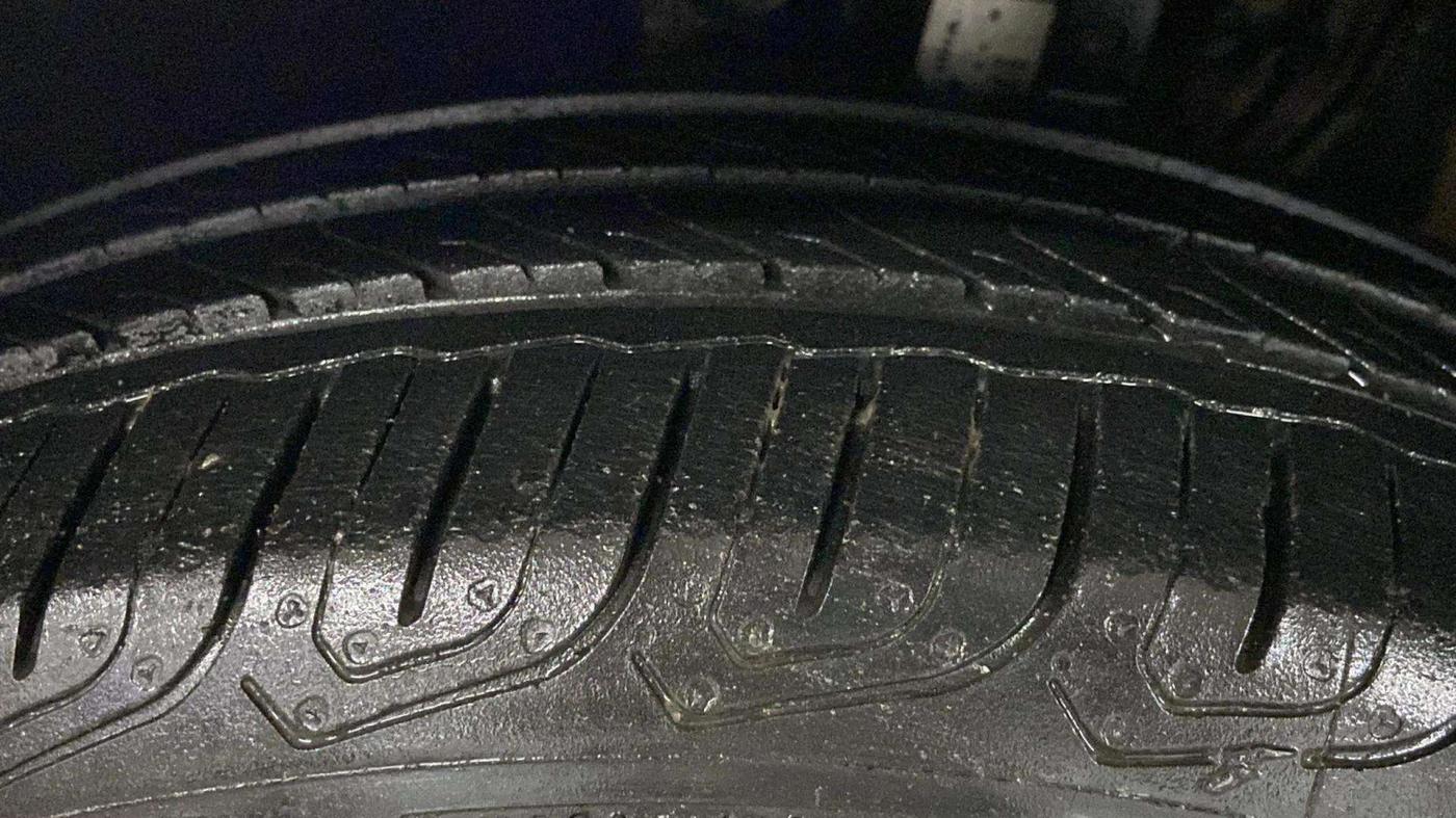 2013 Volkswagen Polo HIGHLINE1.2L, Petrol, Manual, 42,163 km, Left Front Tyre Tread
