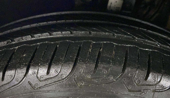 2013 Volkswagen Polo HIGHLINE1.2L, Petrol, Manual, 42,200 km, Left Front Tyre Tread