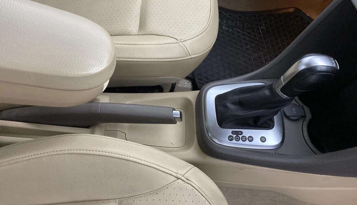 2018 Volkswagen Vento 1.2 TSI HIGHLINE PLUS AT, Petrol, Automatic, 84,213 km, Gear Lever