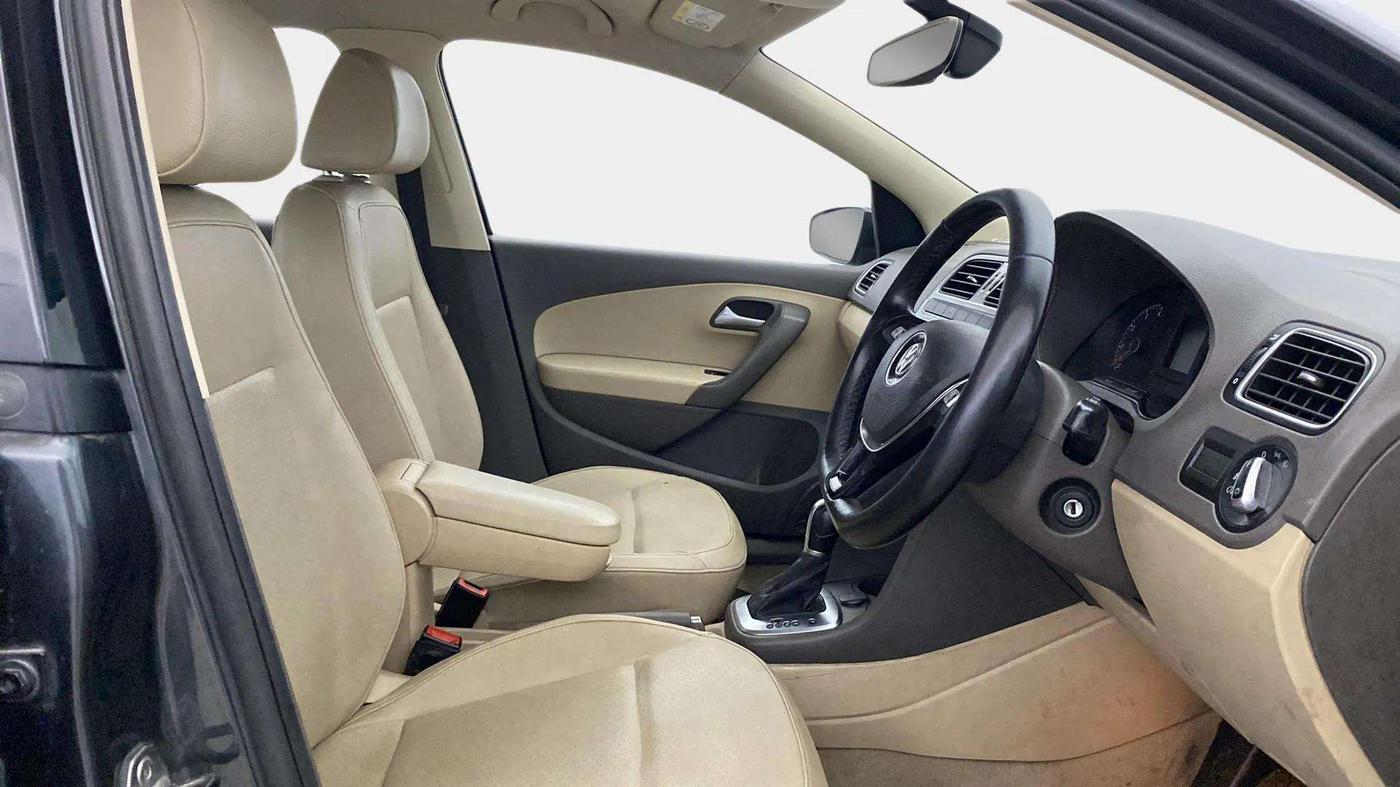 2018 Volkswagen Vento 1.2 TSI HIGHLINE PLUS AT, Petrol, Automatic, 84,102 km, Right Side Front Door Cabin