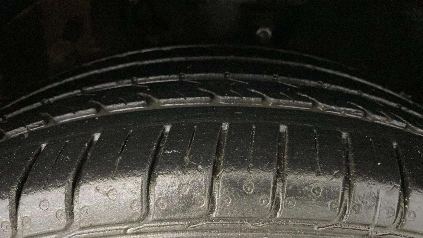 2018 Volkswagen Vento 1.2 TSI HIGHLINE PLUS AT, Petrol, Automatic, 84,102 km, Right Front Tyre Tread