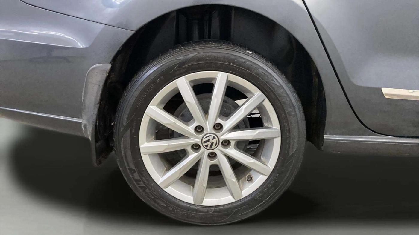 2018 Volkswagen Vento 1.2 TSI HIGHLINE PLUS AT, Petrol, Automatic, 84,102 km, Right Rear Wheel