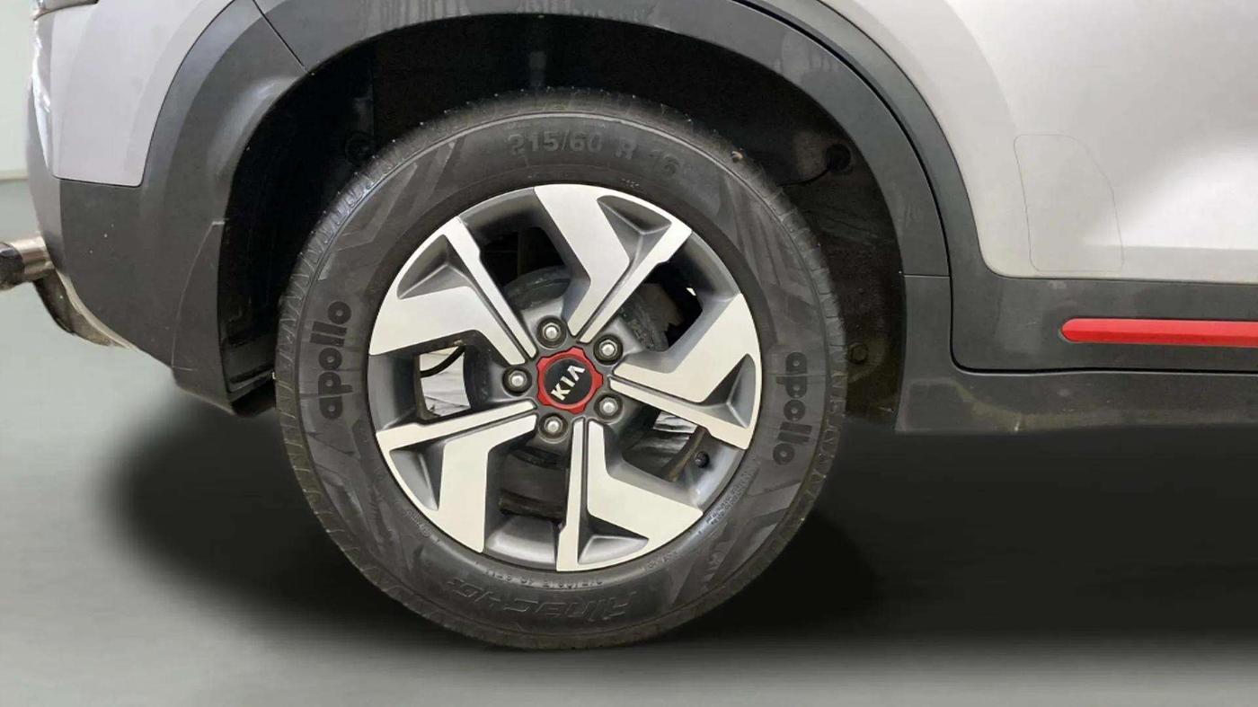 2021 KIA SONET GTX PLUS 1.5 AT, Diesel, Automatic, 61,204 km, Right Rear Wheel