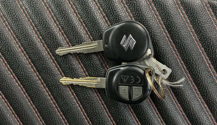 2018 Maruti Swift VXI AMT, Petrol, Automatic, 90,587 km, Key Close Up