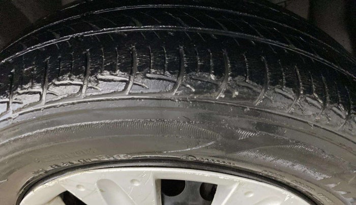 2013 Honda Brio S MT, Petrol, Manual, 28,572 km, Right Front Tyre Tread